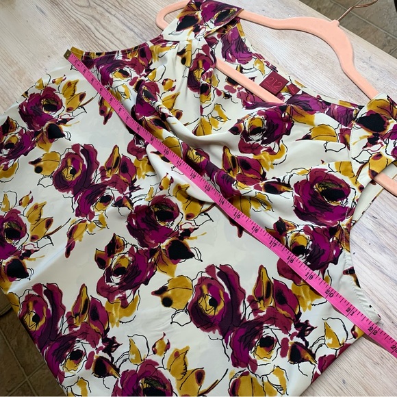 NWOT Draped Neckline Sleeveless Floral Blouse - Picture 14 of 14